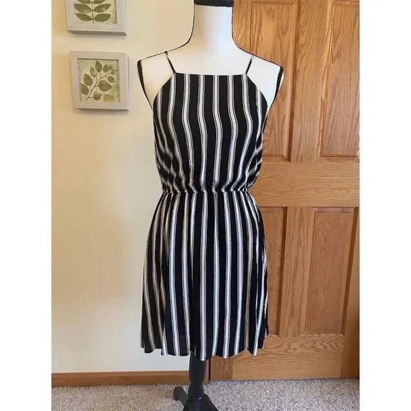 FOREVER 21 Dresses & Skirts - Forever 21 Women's Black & White Striped Mini Dress M Sleeveless Fit & Flare